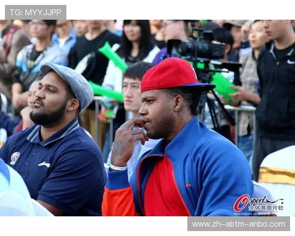 球迷话题热议同曦啦啦队美女BEI贝爷的丰满身材是否是你的理想类型